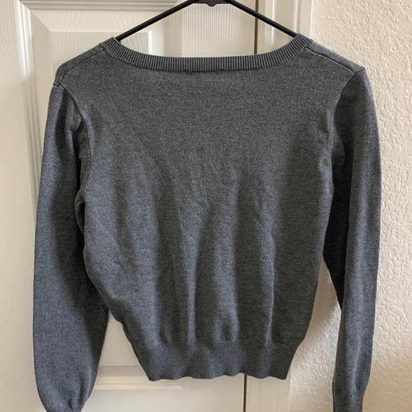 H&M gray sweater - Picture 3 of 3
